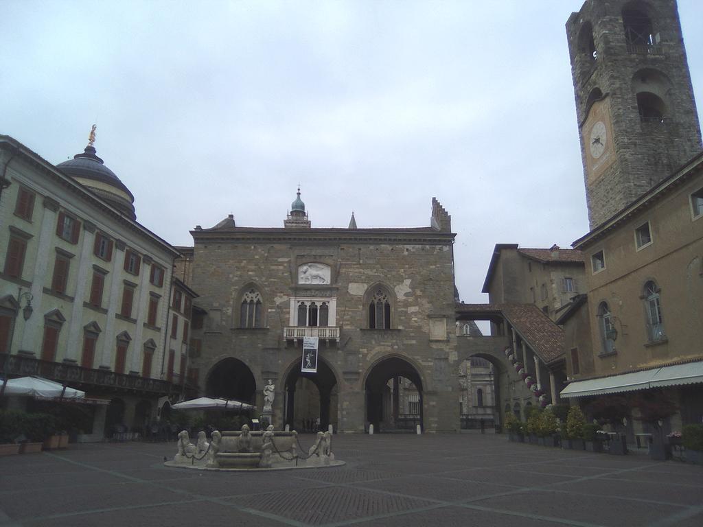 1929 Castle Guest Hotel Bergamo Bagian luar foto